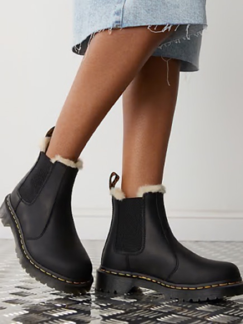 Dr. Martens Women’s 2976 Leonore Faux Fur Lined Chelsea Boots Leather in Black 9
